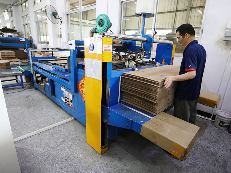 半自動(dòng)粘箱機(jī)